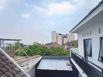 Villa Hook 344 m² Dekat Aston Inn Batu – 8 Kamar + View Gunung & Kota