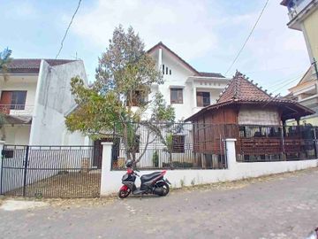Villa Hook 344 m² Dekat Aston Inn Batu – 8 Kamar + View Gunung & Kota