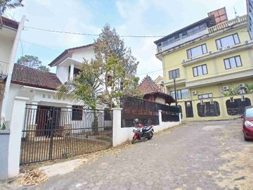 Villa Hook 344 m² Dekat Aston Inn Batu – 8 Kamar + View Gunung & Kota