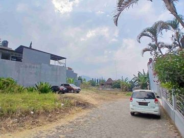 Villa Hook 344 m² Dekat Aston Inn Batu – 8 Kamar + View Gunung & Kota