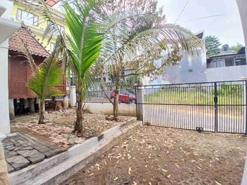 Villa Hook 344 m² Dekat Aston Inn Batu – 8 Kamar + View Gunung & Kota