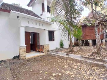Villa Hook 344 m² Dekat Aston Inn Batu – 8 Kamar + View Gunung & Kota