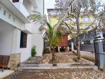 Villa Hook 344 m² Dekat Aston Inn Batu – 8 Kamar + View Gunung & Kota