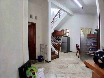 Villa Hook 344 m² Dekat Aston Inn Batu – 8 Kamar + View Gunung & Kota
