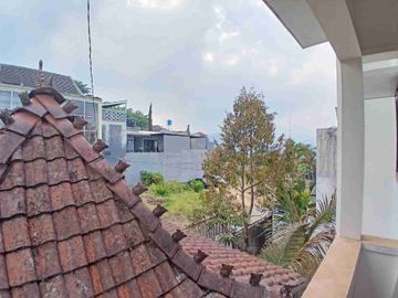 Villa Hook 344 m² Dekat Aston Inn Batu – 8 Kamar + View Gunung & Kota