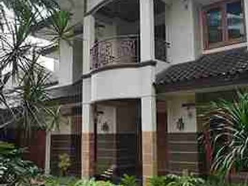 dijual rumah bagus 2 lantai, siap huni. Cibubur, Jaktim