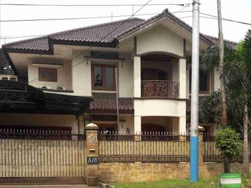 dijual rumah bagus 2 lantai, siap huni. Cibubur, Jaktim
