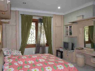 dijual rumah bagus 2 lantai, siap huni. Cibubur, Jaktim