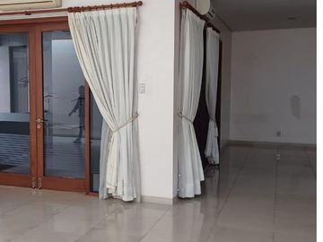 Disewakan Rumah di Menteng siap huni LB 700 M² LT 650M²