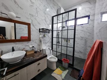 Di Sewakan Rumah 770m FULLY FURNISHED di PENGASINAN DEPOK