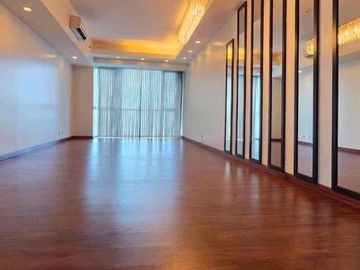 St Francis Shangri La Place