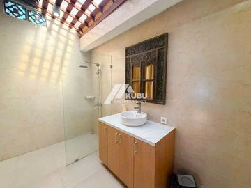 KBP0983 villa with joglo design in sanur