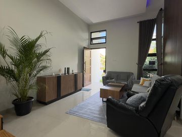 Hanya 10 Menit Dari Kampus UGM Jogja Rumah 2 Lantai Sudah Full Furnish Siap Huni!