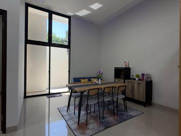 Hanya 10 Menit Dari Kampus UGM Jogja Rumah 2 Lantai Sudah Full Furnish Siap Huni!