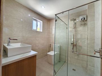 For Sale 3 Storey Modern Townhouse in Bahay Toro Project 8, Q.C. KSA  21M