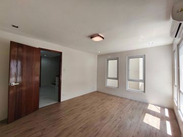 For Sale 3 Storey Modern Townhouse in Bahay Toro Project 8, Q.C. KSA  21M
