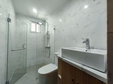 For Sale 3 Storey Modern Townhouse in Bahay Toro Project 8, Q.C. KSA  21M