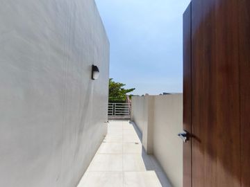 For Sale 3 Storey Modern Townhouse in Bahay Toro Project 8, Q.C. KSA  21M