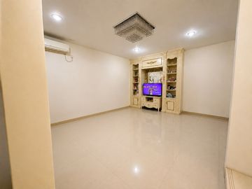 Dijual rumah sudah renovasi dan siap huni posisi Hoek di golf lake residence