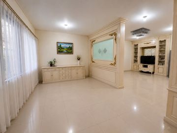 Dijual rumah sudah renovasi dan siap huni posisi Hoek di golf lake residence