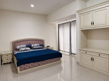Dijual rumah sudah renovasi dan siap huni posisi Hoek di golf lake residence