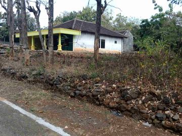 Tanah SHM murah 688m² hook, muka 24m jalan 5m . barat pasar sedayu, bulu polokarto sukoharjo ;