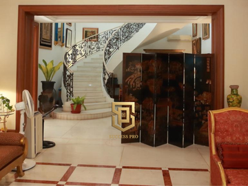 For Sell! Rumah Mewah Hook Area Menteng Jakarta Pusat 5BR Semi Furnished Siap Huni