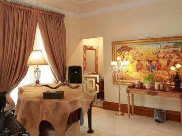 For Sell! Rumah Mewah Hook Area Menteng Jakarta Pusat 5BR Semi Furnished Siap Huni