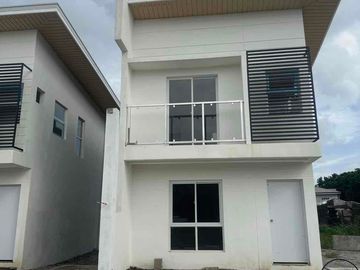 House and Lot For Sale in Tagapo Sta Rosa Laguna near Robinsons