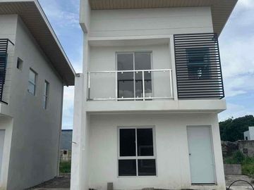 House and Lot For Sale in Tagapo Sta Rosa Laguna near Robinsons