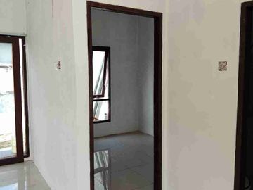 DIJUAL RUMAH CANTIK SIAP HUNI LOKASI PALM HILS