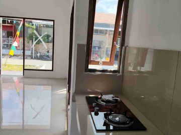 DIJUAL RUMAH CANTIK SIAP HUNI LOKASI PALM HILS