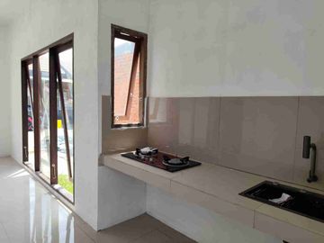 DIJUAL RUMAH CANTIK SIAP HUNI LOKASI PALM HILS