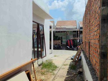 DIJUAL RUMAH CANTIK SIAP HUNI LOKASI PALM HILS