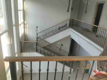 RUMAH MEWAH MURAH VILLA VALENSIA SELANGKAH DARI PAKUWON MALL  LENMARC CITRALAND BARAHA FAMILY SURABAYA