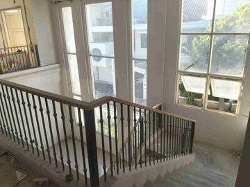 RUMAH MEWAH MURAH VILLA VALENSIA SELANGKAH DARI PAKUWON MALL  LENMARC CITRALAND BARAHA FAMILY SURABAYA