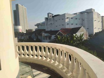 RUMAH MEWAH MURAH VILLA VALENSIA SELANGKAH DARI PAKUWON MALL  LENMARC CITRALAND BARAHA FAMILY SURABAYA
