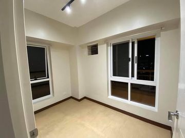 2 bedroom condominium unit in Sheridan Towers for rent