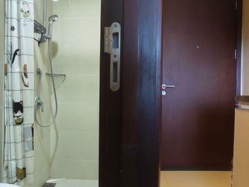 Apartemen Puri Mansion Disewakan Tipe Studio Favorit 21 m2 Kondisi Furnish Interior Estetik Senada Harga Termurah 25 Juta/Tahun