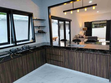 Disewa Rumah Semi Villa Aesthetic