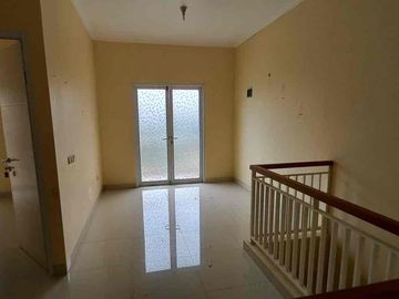 Disewakan rumah pinggir jalan puri beta 2 cocok untuk usaha dan hunii