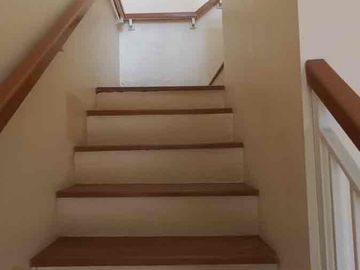 Disewakan rumah pinggir jalan puri beta 2 cocok untuk usaha dan hunii