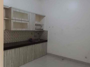Disewakan rumah pinggir jalan puri beta 2 cocok untuk usaha dan hunii
