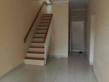 Disewakan rumah pinggir jalan puri beta 2 cocok untuk usaha dan hunii