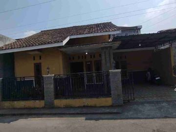 rumah kontrakan dekat Sleman city hall