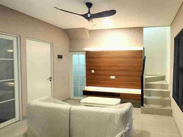 Rumah Mansion Nine 150 meter dr Gate Utama Perumahan