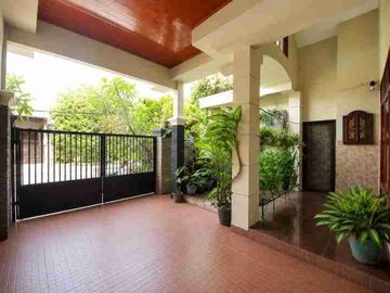 Dijual rumah model klasik modern di phr, bebas banjir dekat Summarecon kota Bekasi