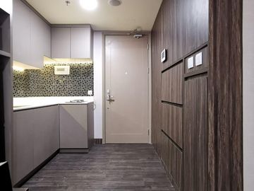 Disewakan Apartemen Gold Coast, 2BR, 58m2, Furnish, Bagus
