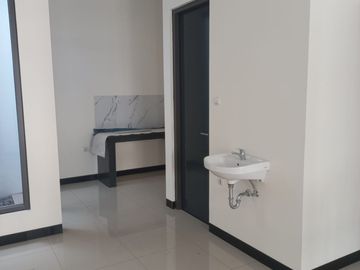 DISEWAKAN RUMAH BARU TKI 5 TAMAN KOPO GARDENVILLE
