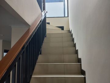 DISEWAKAN RUMAH BARU TKI 5 TAMAN KOPO GARDENVILLE